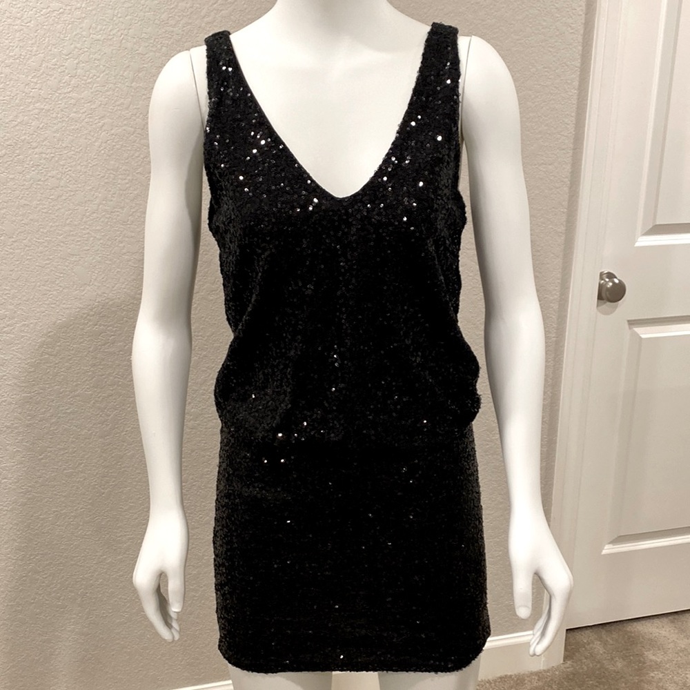 Super cute. Super sexy sequin dress 🖤🖤🖤